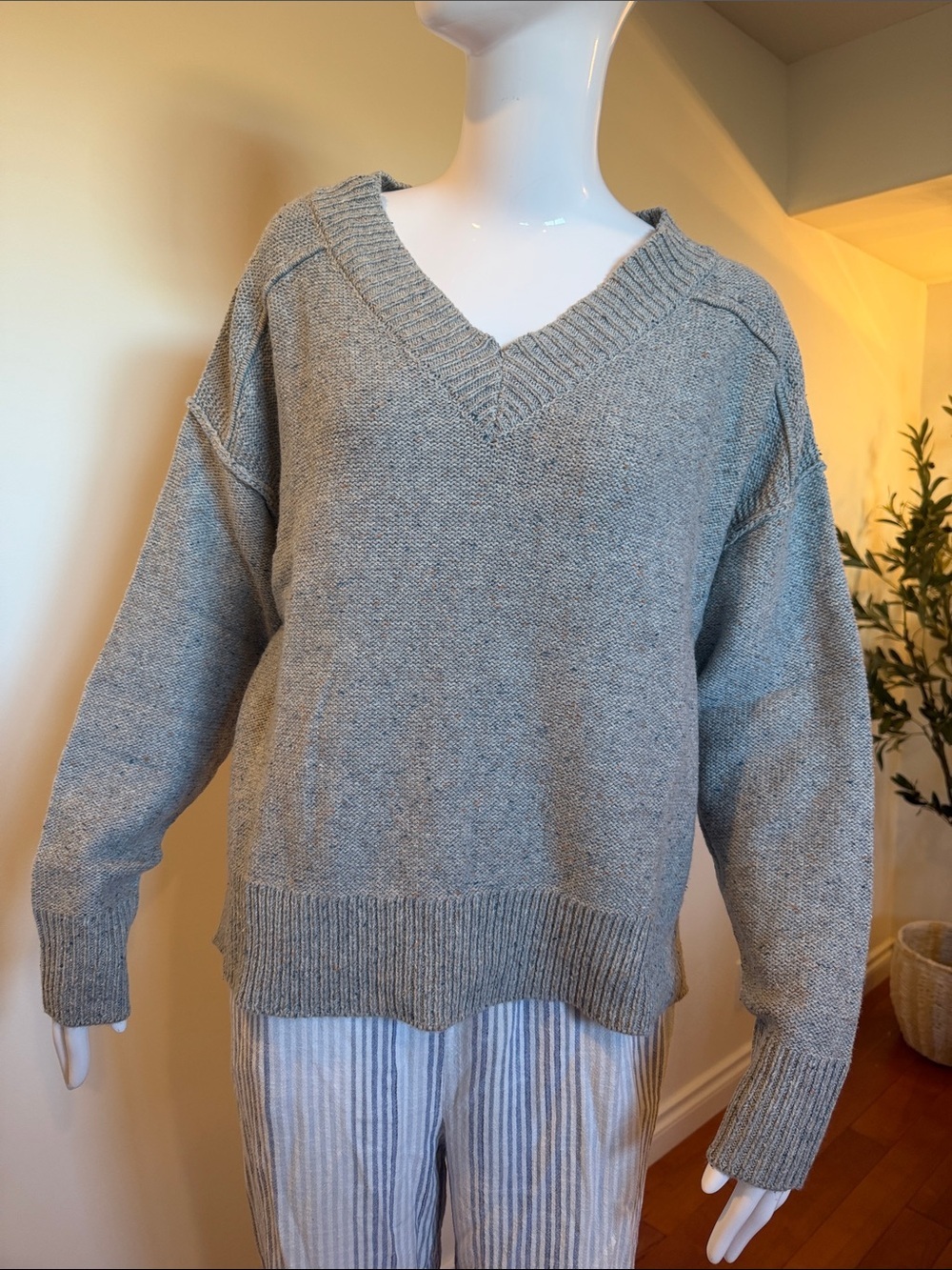 NWT American Eagle Grey Flecked V-Neck Oversized Sweater S